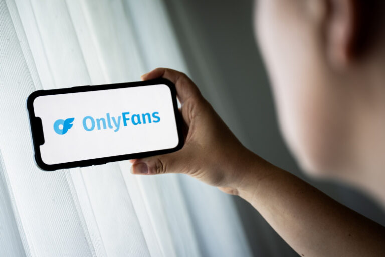 pornomodel-i-mnogodetnaja-mat-poterjala-son-iz-za-onlyfans-a5de9e2