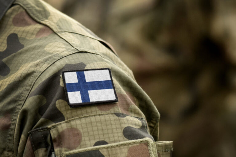 strana-nato-nachala-voennye-uchenija-v-100-km-ot-granicy-s-rossiej-ff658ee