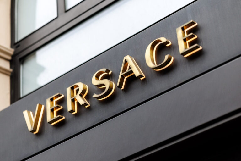 brend-versace-kupili-za-14-mlrd-a645e76