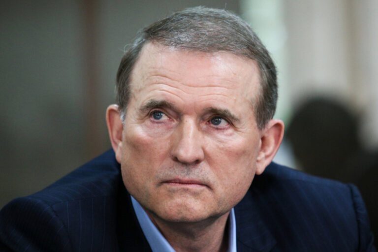 medvedchuk-zajavil-o-raskole-v-es-po-voprosu-peregovorov-na-ukraine-10137fd
