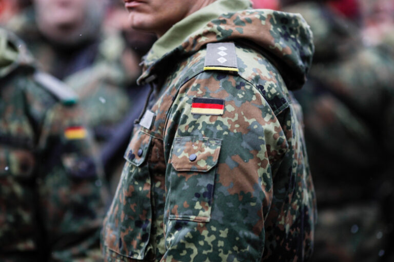 v-serbii-nazvali-armii-stran-evrosojuza-lgbt-brigadami-ea89213