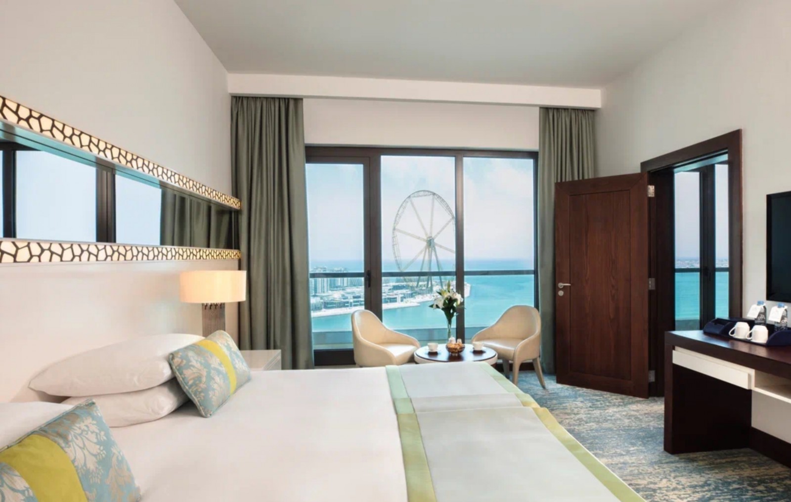 v-otpusk-ili-komandirovku-chem-zanjatsja-v-otele-ja-ocean-view-hotel-v-dubae-193cf5d.jpg